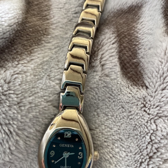 Gorgeous Geneva Quartz Watch black face with jewels - Picture 4 of 5